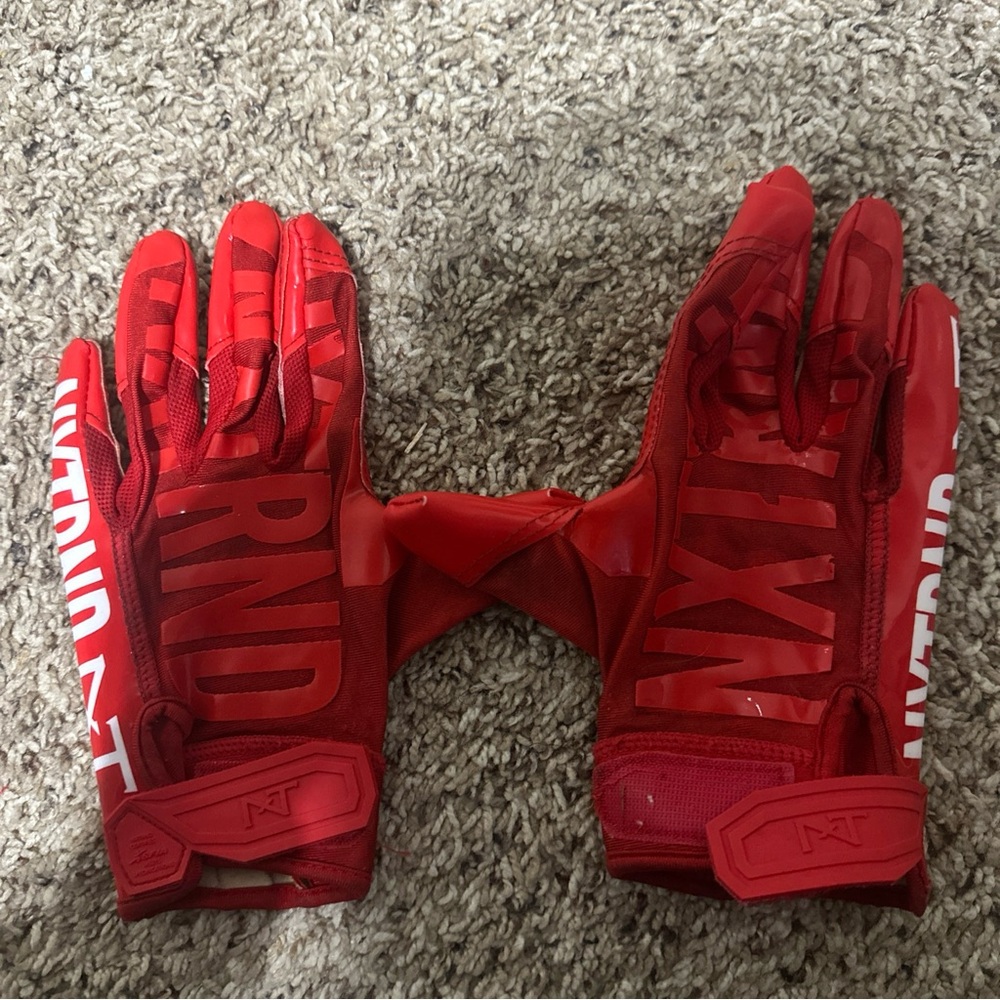Red Performance Gloves - Picture 3 of 4
